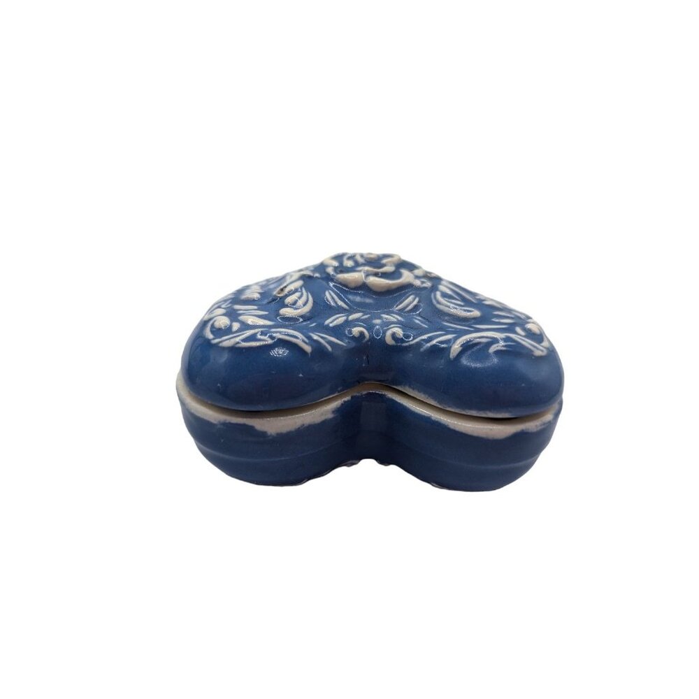 Vintage  Blue & White Ceramic Heart Trinket Box w Raised floral design - Picture 9 of 11